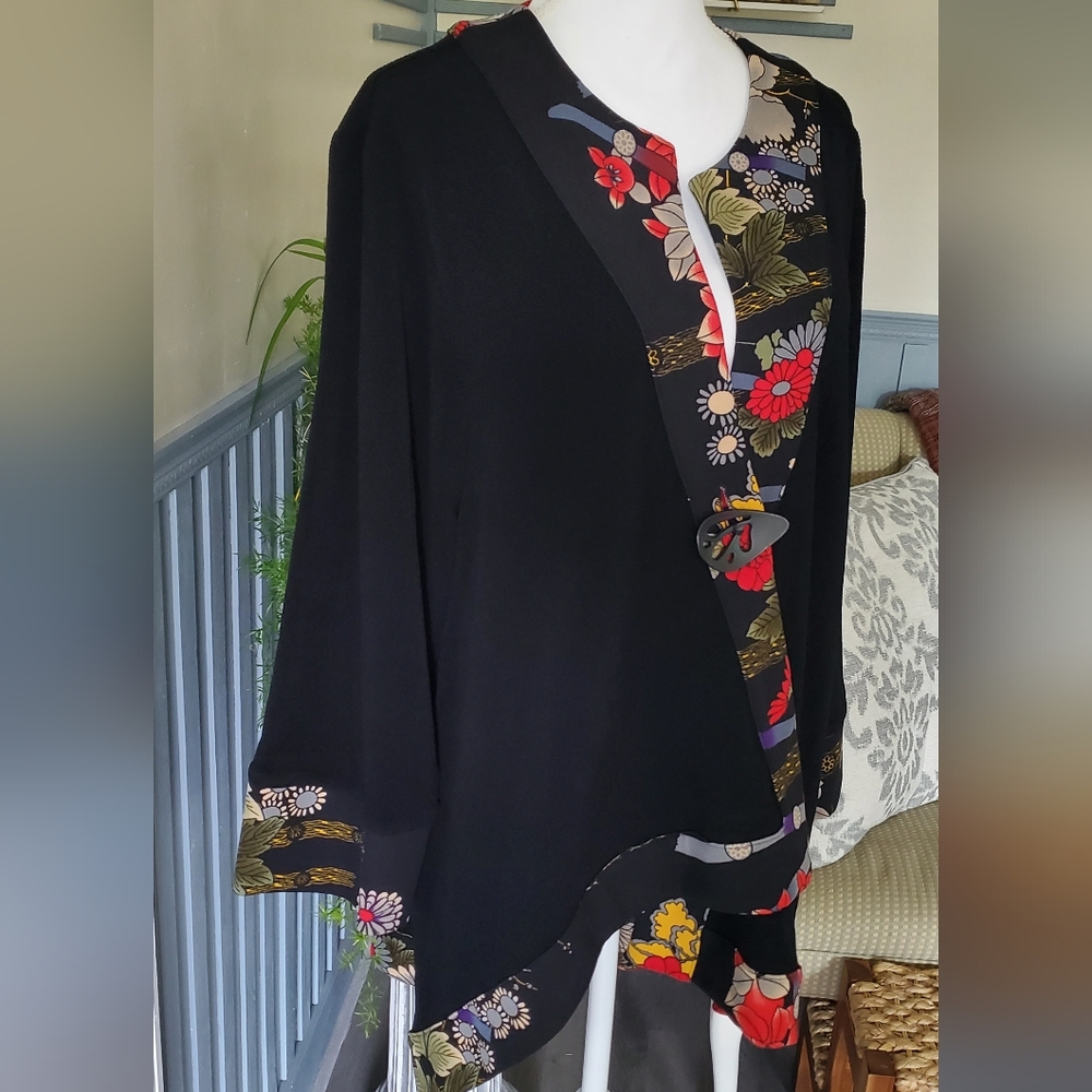 NWT Channa Floral Trim Black Kimono Cardigan. Size 2XL. - Picture 6 of 15